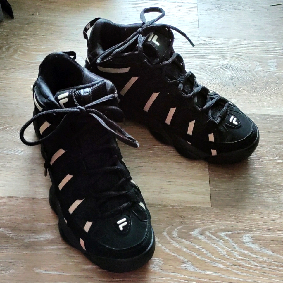 Fila Cushioned Sneakers | Black With White Contrast | Almost New